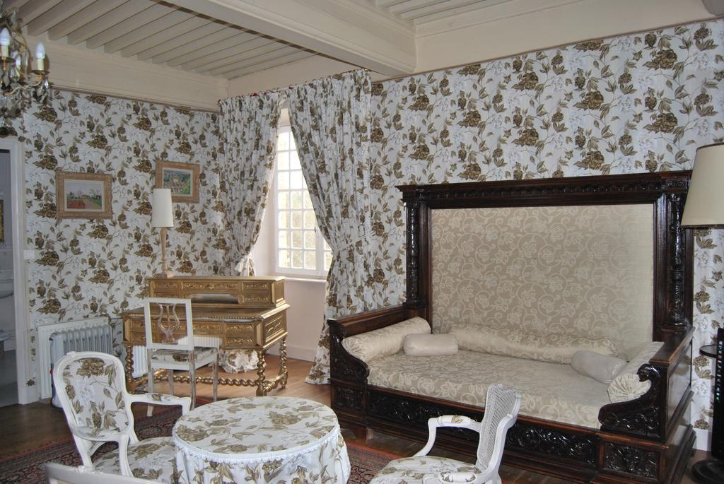 Chateau De Chantelauze Olliergues Room photo
