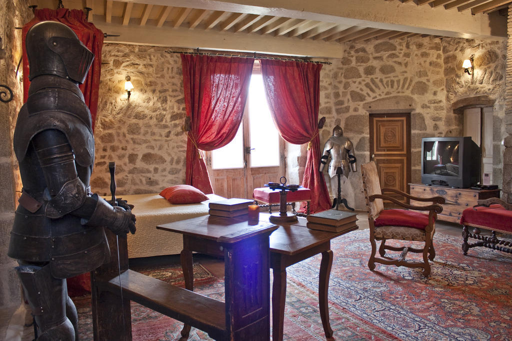 Chateau De Chantelauze Olliergues Room photo